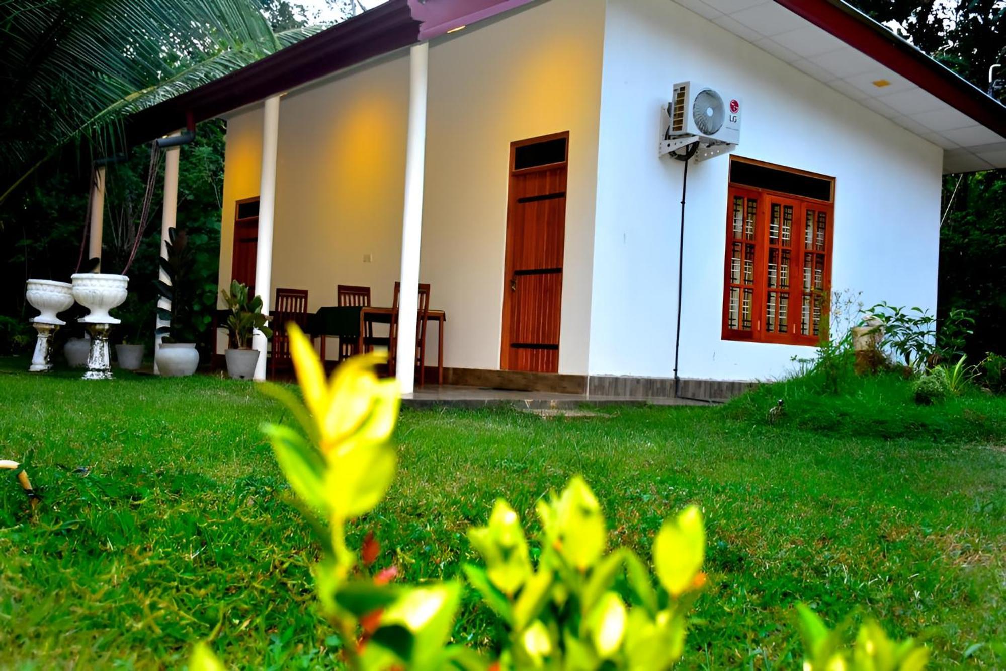 Little Ele Safari Lodge Udawalawe Ngoại thất bức ảnh